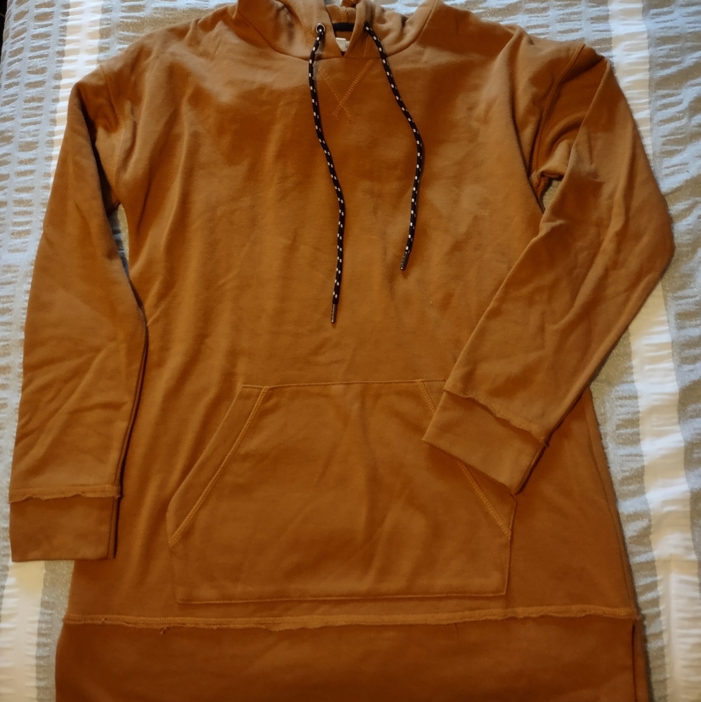 Women’s Hooded Longline Pullover Sweatshirt in Camel